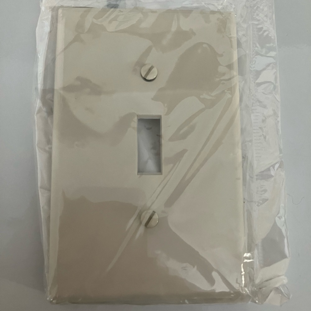 Bundle of 8 Cream Light Switch Cover